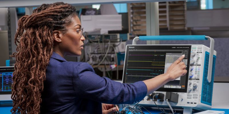 MSO68B Oscilloscope Calibration Technician