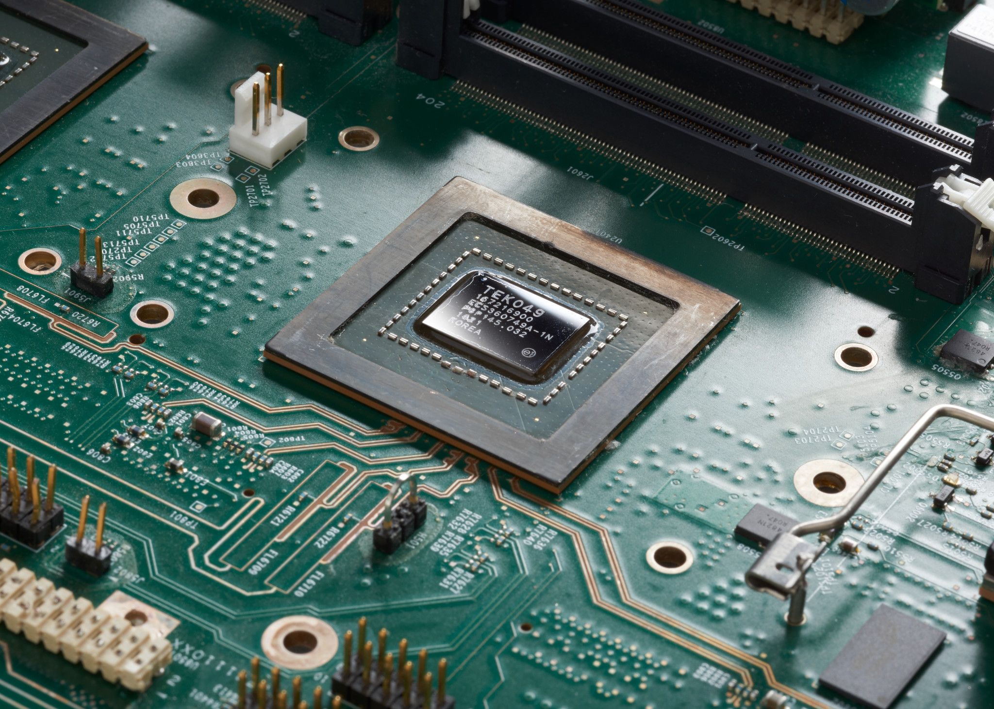 The TEK049 ASIC is designed specifically for the latest generation of oscilloscopes