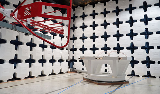Electromagnetic wave-absorbing anechoic chamber for EMC testing