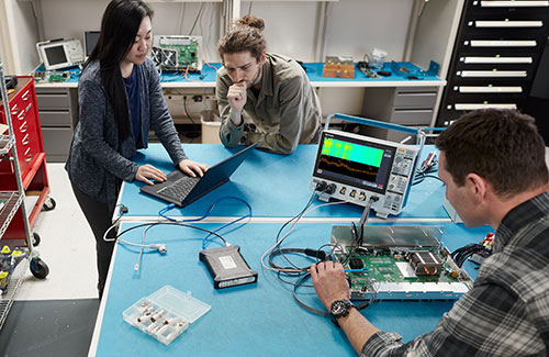 Embedded design engineers working with the Tektronix 3 Series MDO