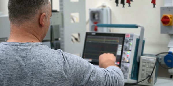 Engineer measuring signals using MSO54