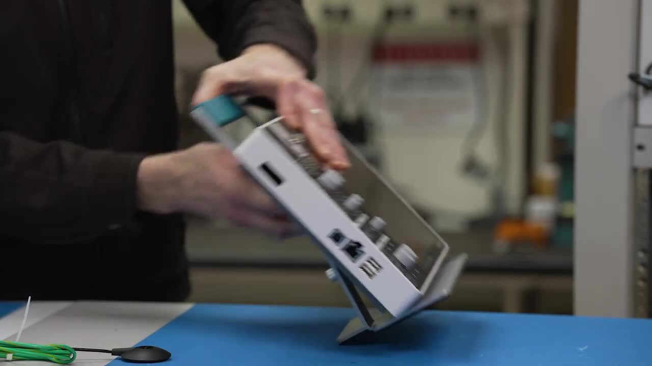 2 Series MSO - Stand Configurations and Options