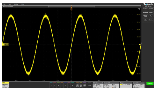 Screenshot from an oscilloscope showing a noisy signal not using signal averaging
