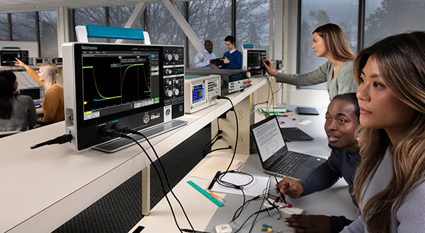 Engineering students use the 2 Series MSO benchtop oscilloscope